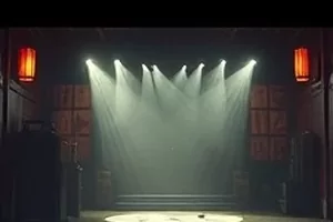 户外纪录山脊录音机封面，山顶收音设备与云海